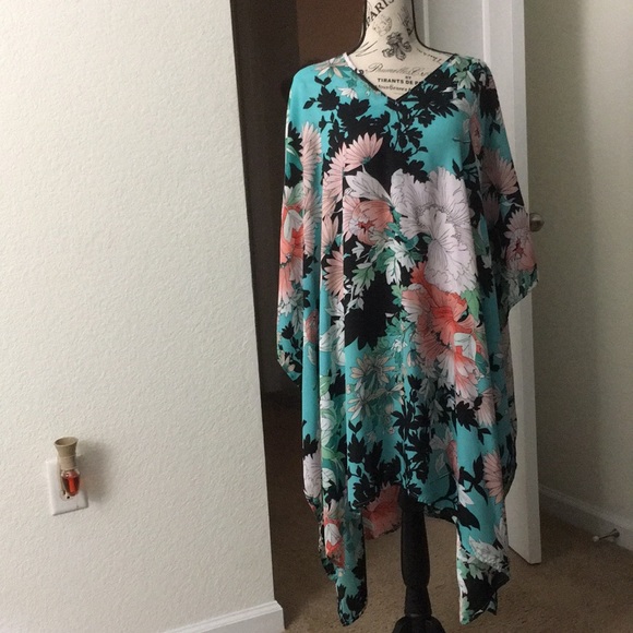 Floral V-Neck Tunic CoverUp - Picture 2 of 4